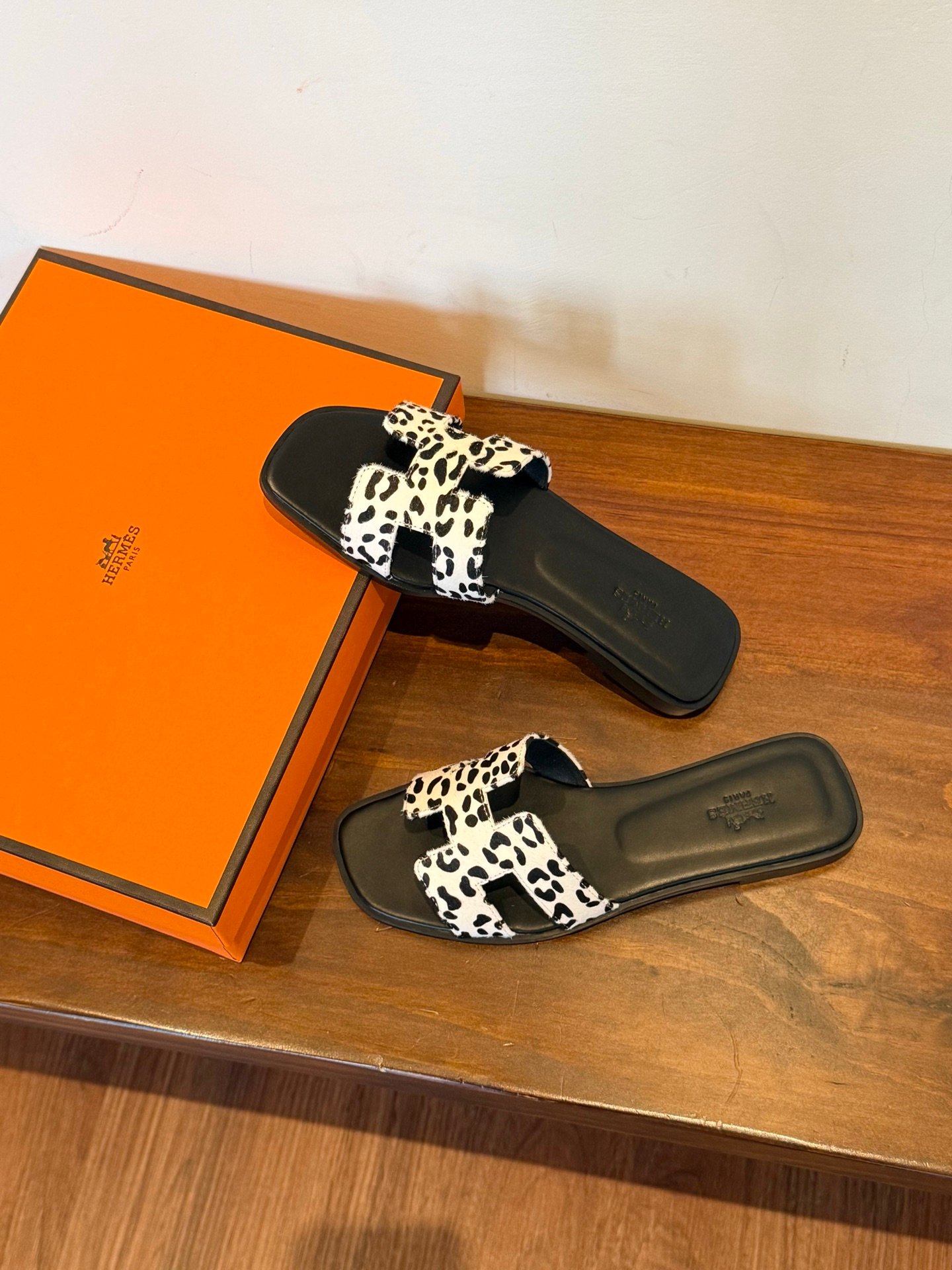 HM Oran Sandals Leopard Print - Slides - Image 2