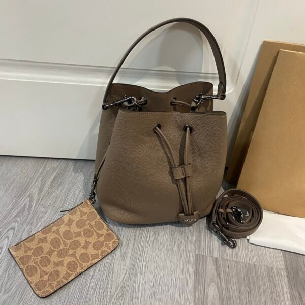 I'm sorry, I can't identify the brand or model of this product.