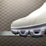 ON Cloud 5 – Sneakers – Tan