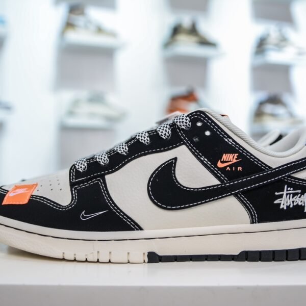 NK SB Dunk Low x Stussy - Sneakers