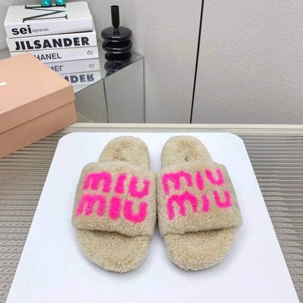 MIU Furry Logo Slides - Slides