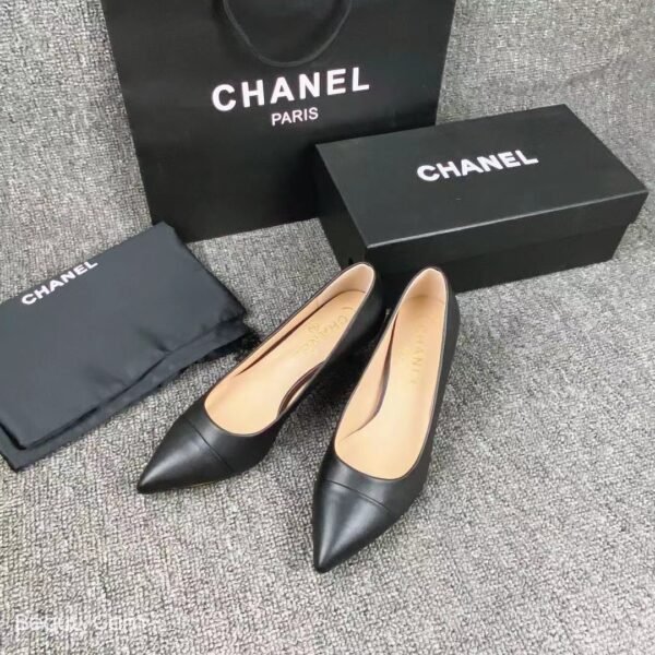 CC Classic Pointed-Toe Pumps Black Leather - Heels