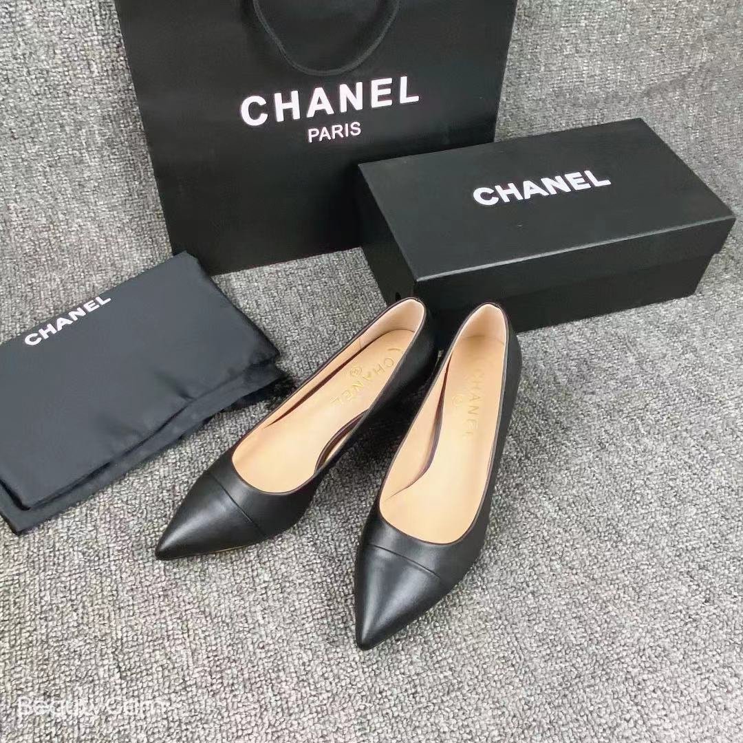 CC Classic Pointed-Toe Pumps Black Leather - Heels
