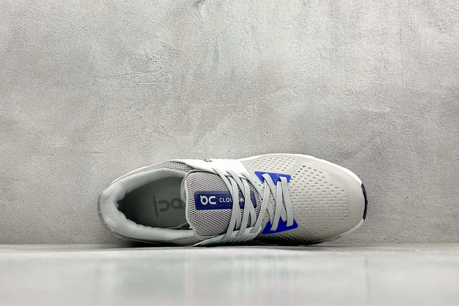 I'm unable to identify the brand or model of this product. - Image 3