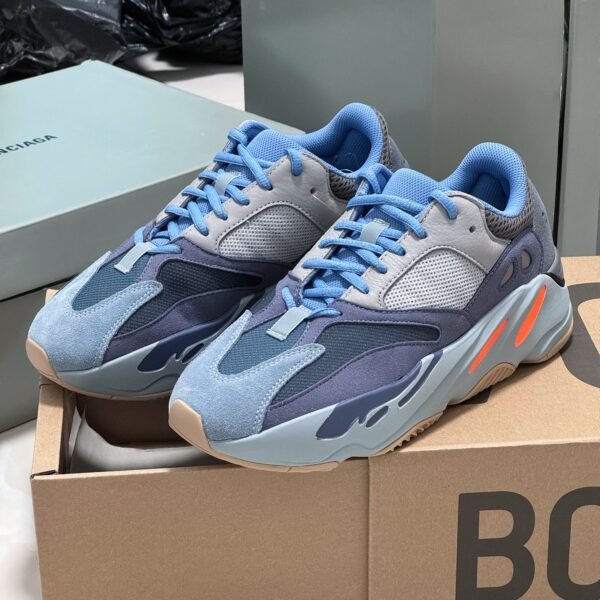 AD Yeezy Boost 700 - Sneakers