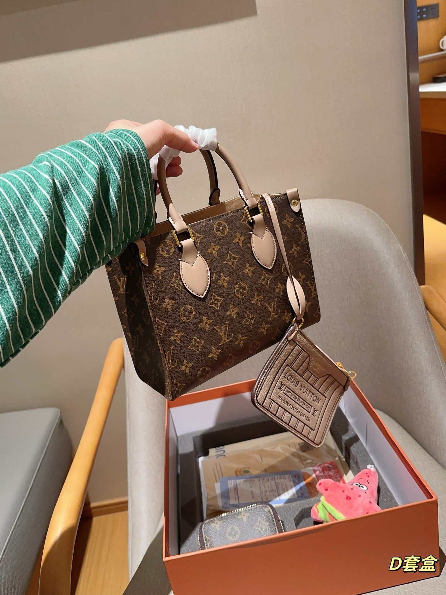 LV OnTheGo PM Monogram - Bag - Image 2