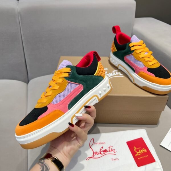 I'm unable to identify the brand from the images provided.