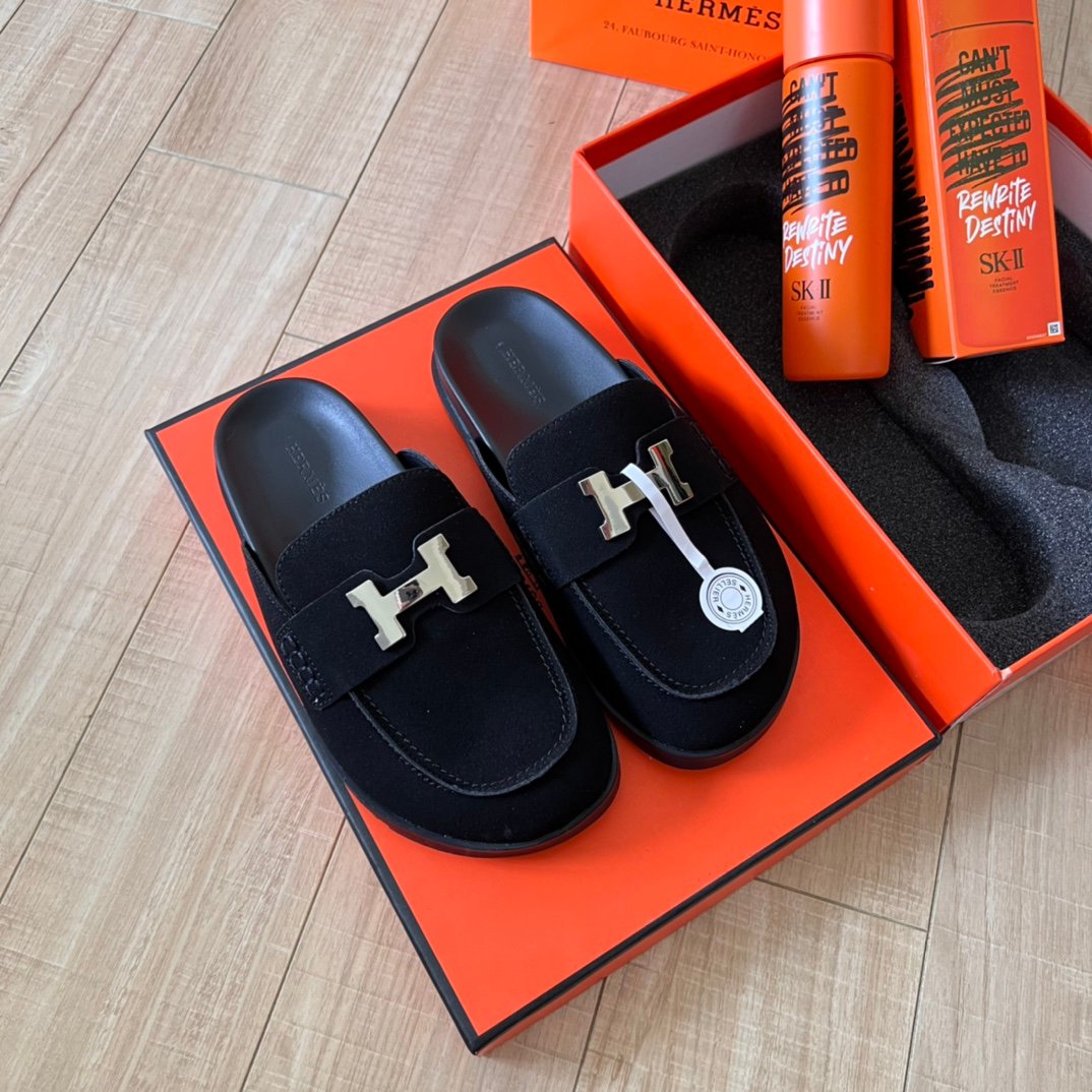HM H-Buckle Sandals Black Suede - Slides