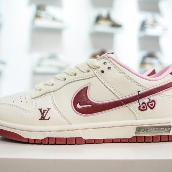 NK Dunk Low Valentine's Day Cream/Red - Sneakers