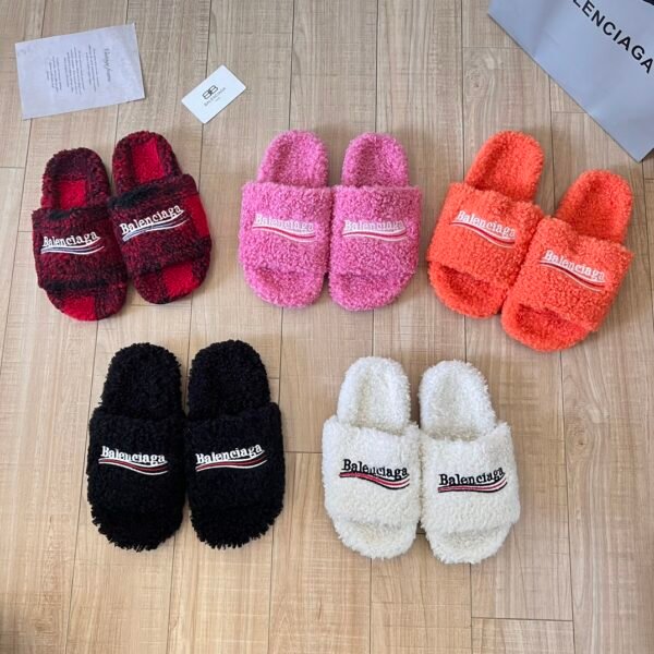 BAL Furry Slippers - Slides