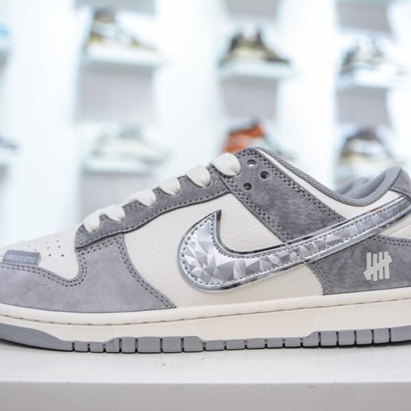 NK Dunk Low Undefeated 5 On It Grey - Sneakers