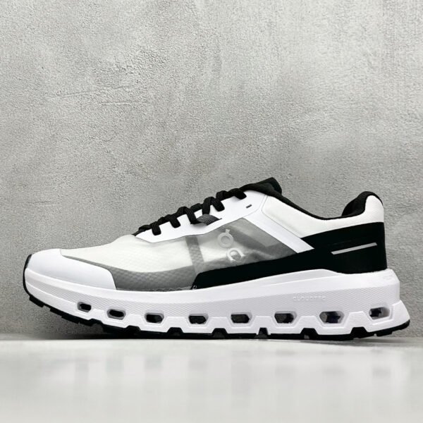 ON Cloudstratus White/Black - Sneakers