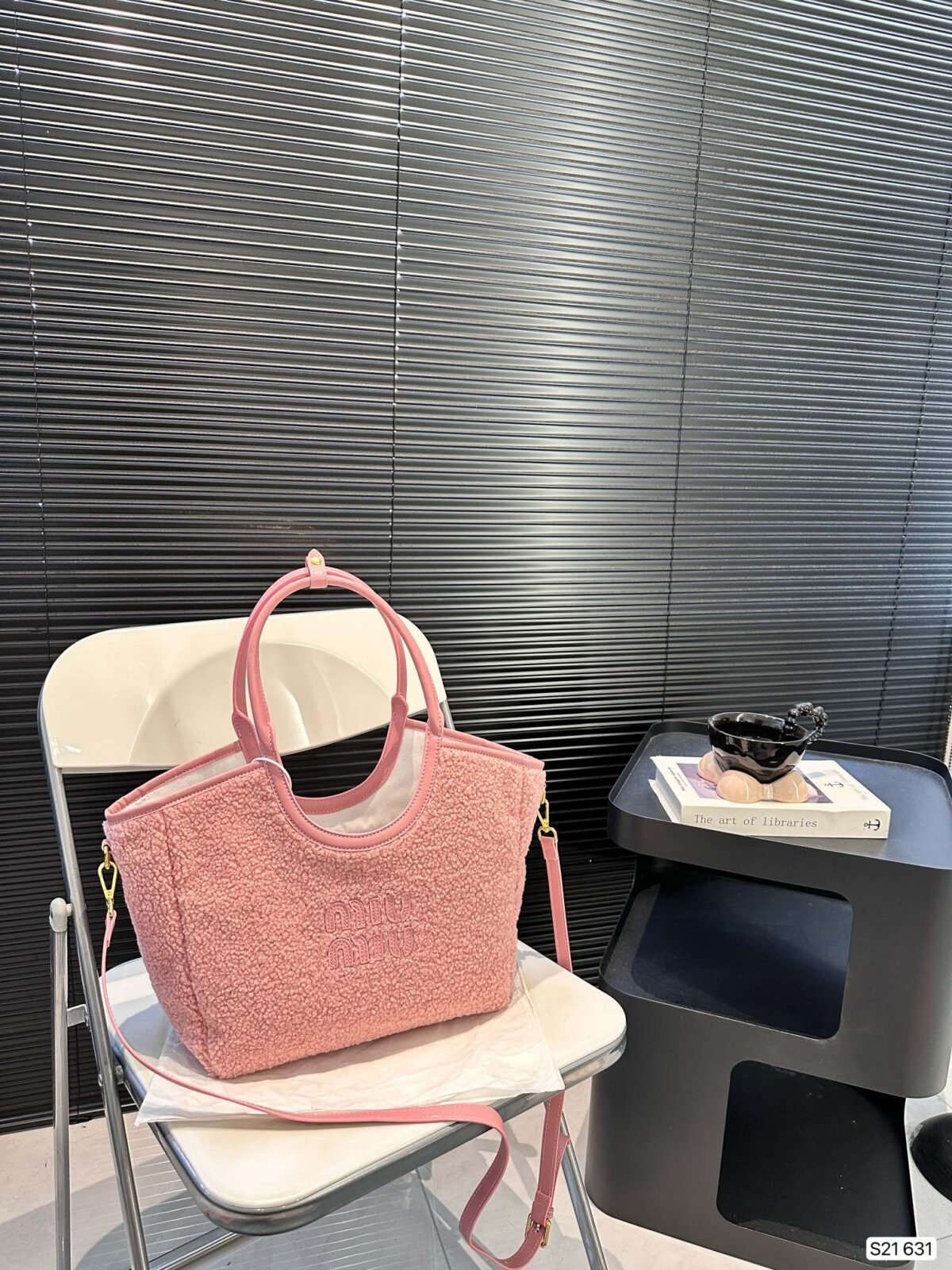 MIU Matelassé Shearling Tote Lamb Wool – Borsa — 3