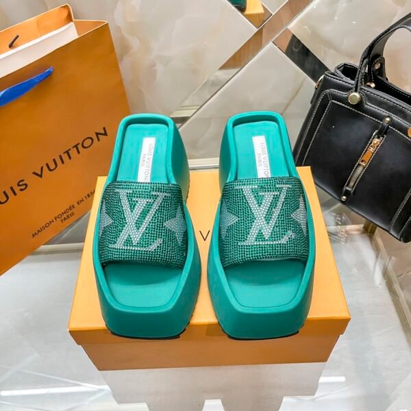 LV Pool Pillow Comfort - Slides