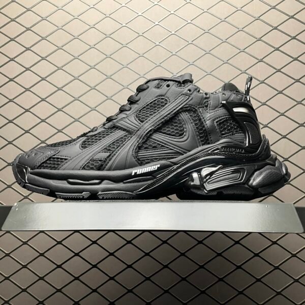BAL Runner 40 Black - Sneakers