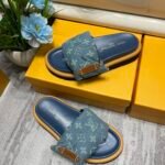 LV Pool Pillow Comfort – Slide