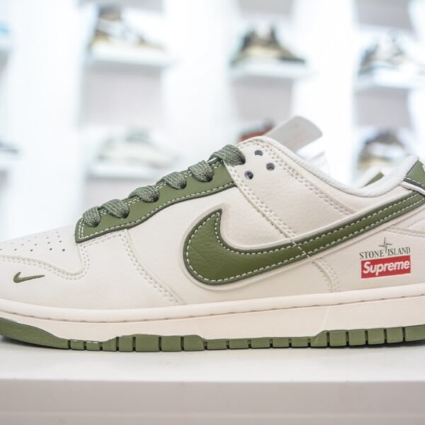 NK Dunk Low Stone Island x Supreme - Sneakers