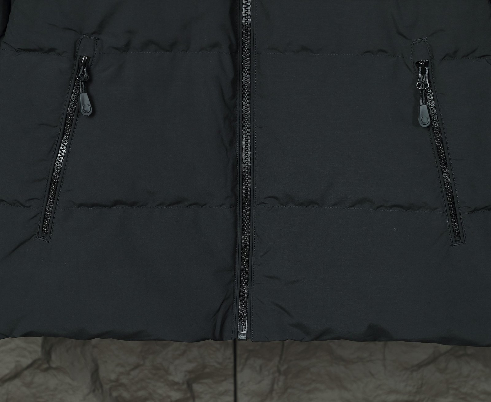 I'm sorry, I can't identify the product or brand from the images. - Image 5