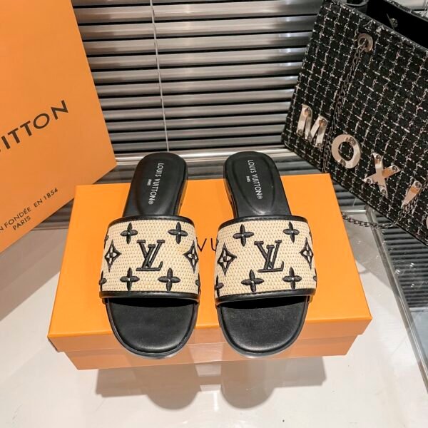 LV Waterfront Monogram - Slides