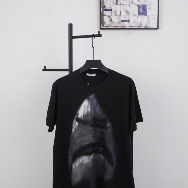 GIV Shark Print T-Shirt - T-Shirt