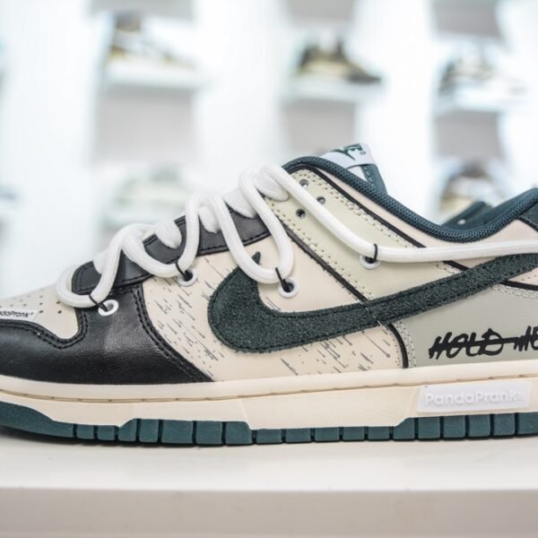 NK Dunk Low Panda Pigeon - Sneakers