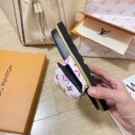 LV Pool Pillow Comfort – Slides