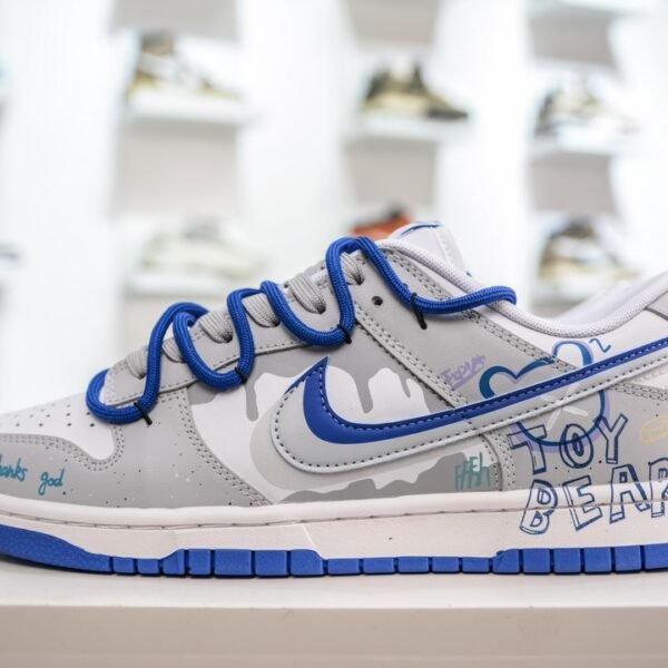 NK Dunk Low SB Bearbrick - Sneakers