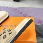 LV Pool Pillow Comfort Monogram – Slide