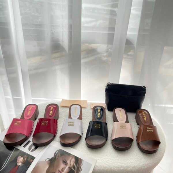 MIU Logo Slide Sandals - Slides