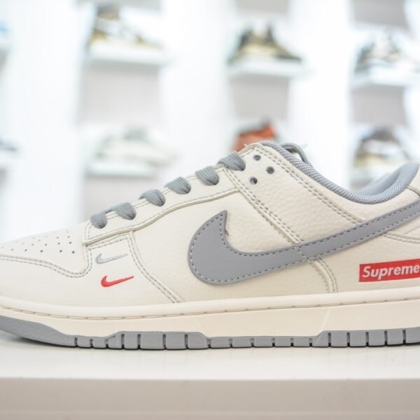 NK SB Dunk Low Supreme White/Grey - Sneakers