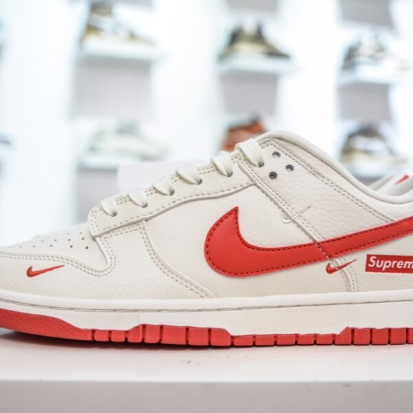 NK SB Dunk Low x Supreme - Sneakers