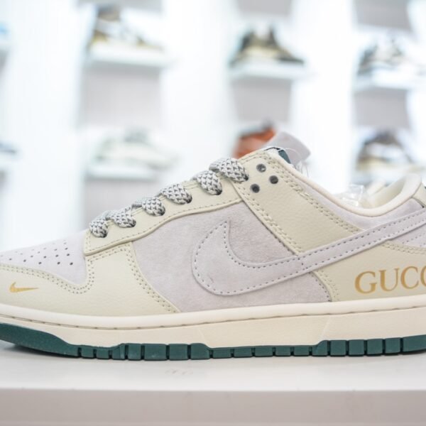 NK Dunk Low x GG - Sneakers