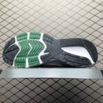 NB 990v6 – Sneakers