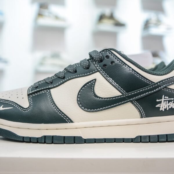 NK Dunk Low Pro SB Stussy Cherry - Sneakers