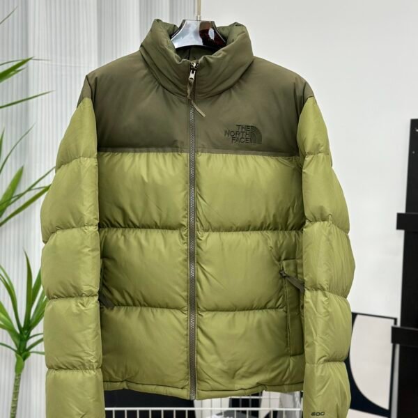 ```  
TNF 1996 Retro Nuptse Jacket Green - Jacket  
```