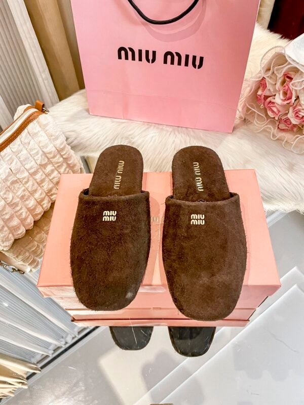 MIU Pointed Toe Slippers – Slides