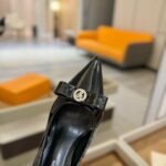 LV Call Back Pump – Heels – Red