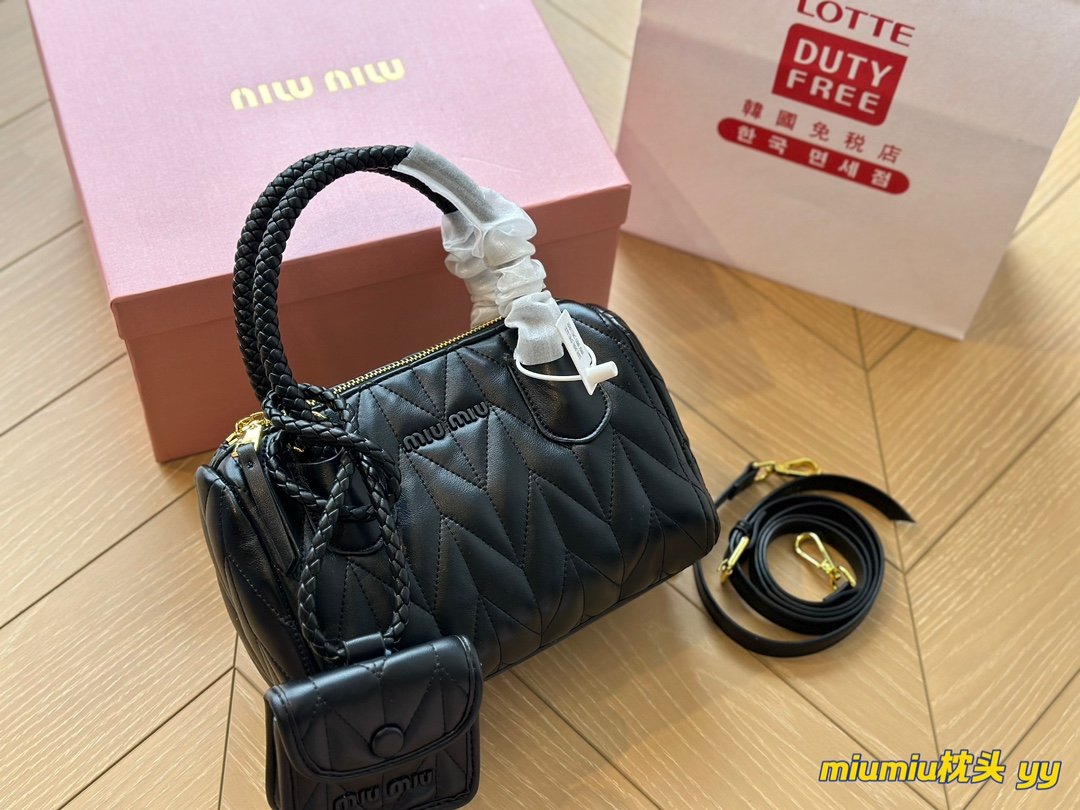 MIU Wander Matelassé Black Leather - Bag - Image 8
