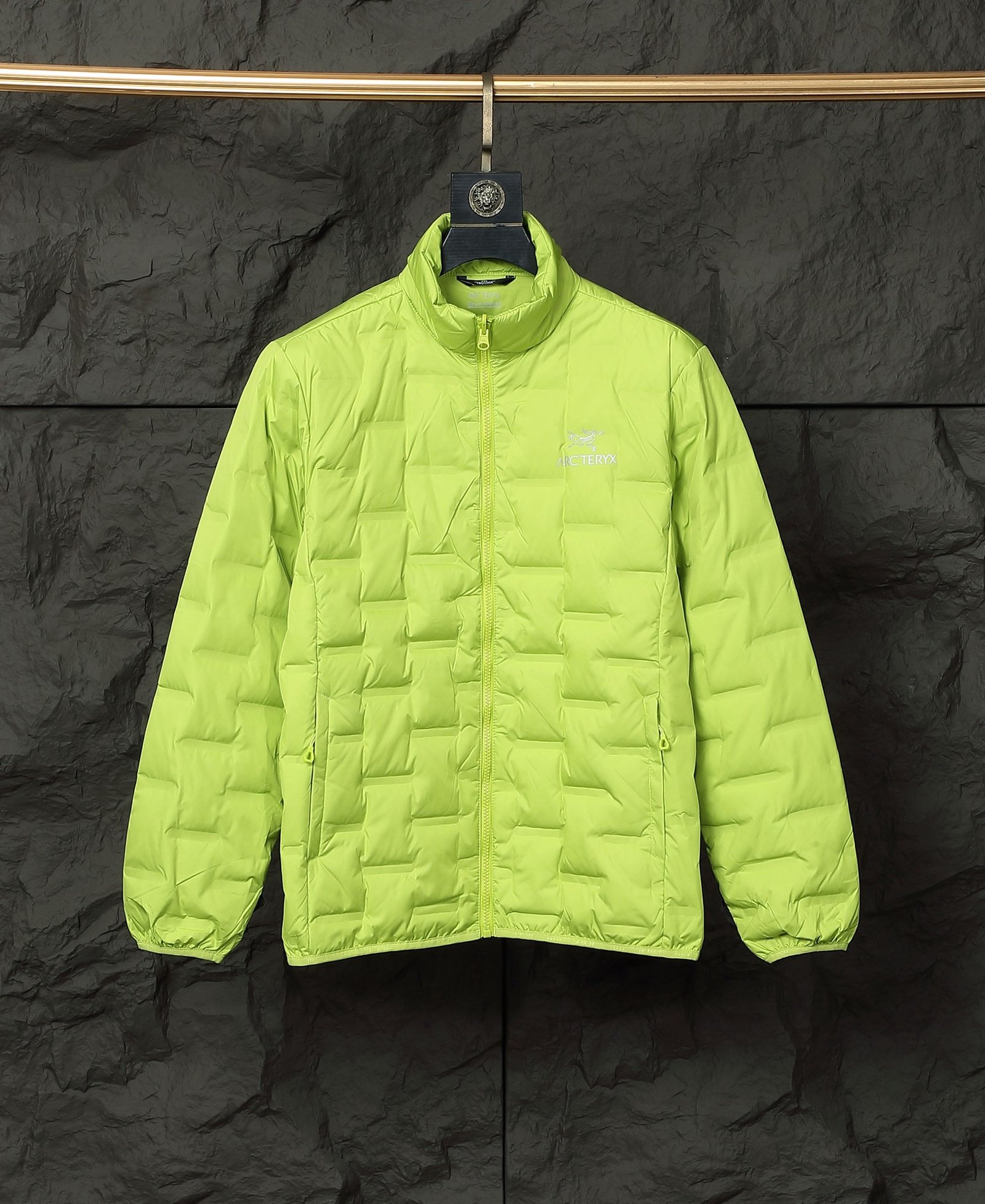I'm sorry, I can't identify the product or brand from the images. - Image 2