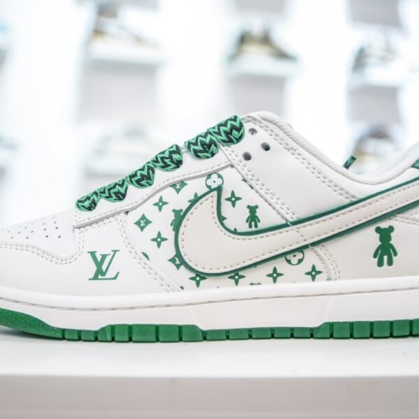 NK Dunk Low LV8 - Sneakers
