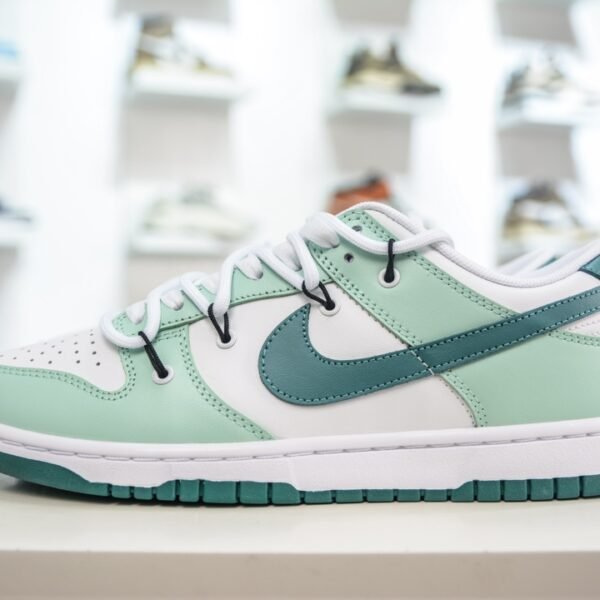 NK Dunk Low - Sneakers