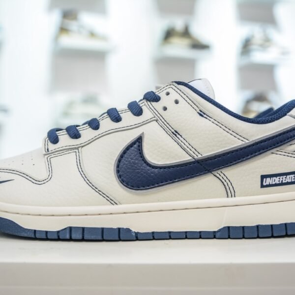 NK Dunk Low Undefeated 5 On It White/Blue - Sneakers