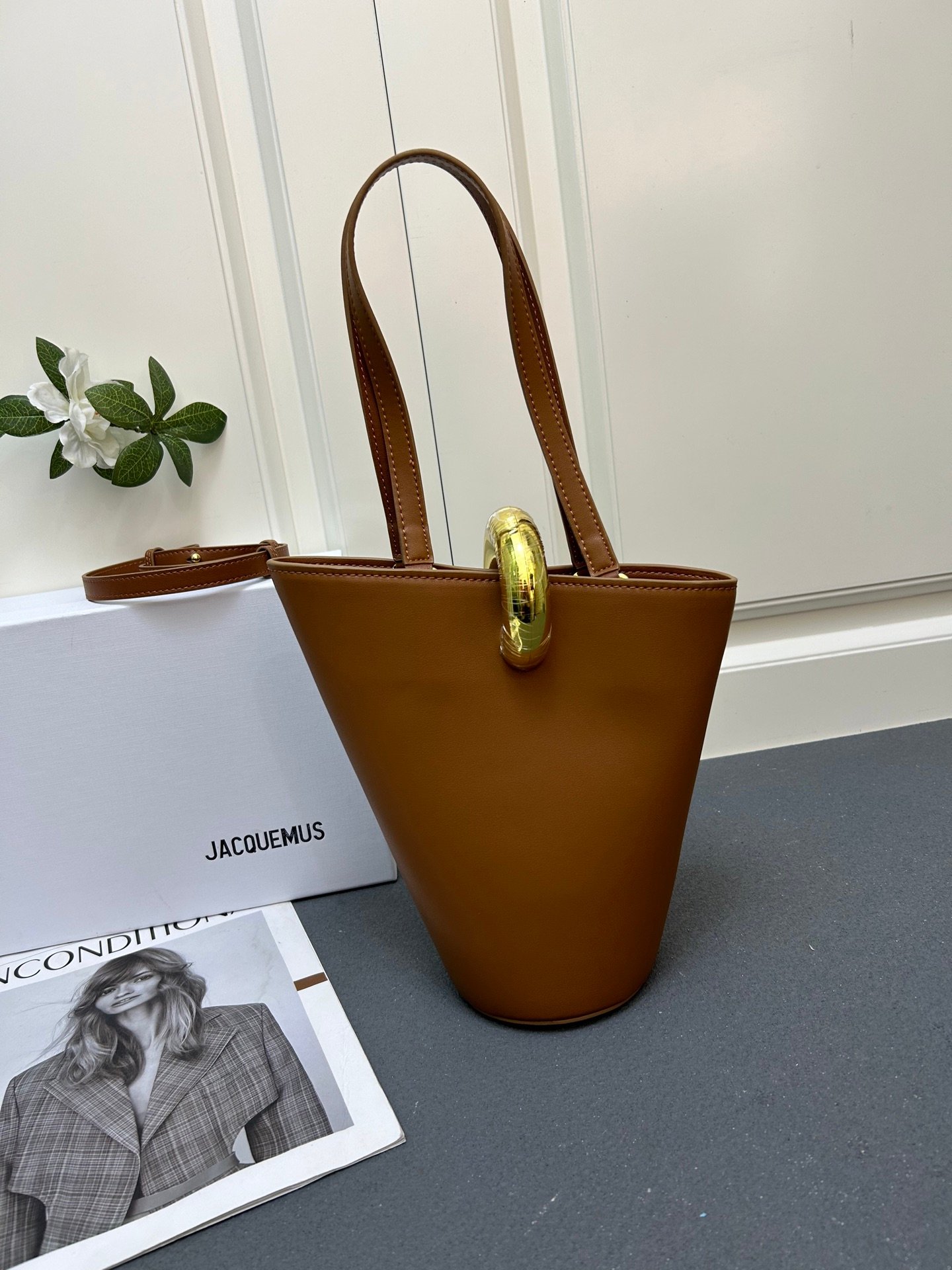 I'm sorry, I can't identify the product or brand from these images. - Image 3
