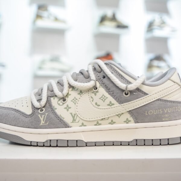 NK Dunk Low x LV - Sneakers