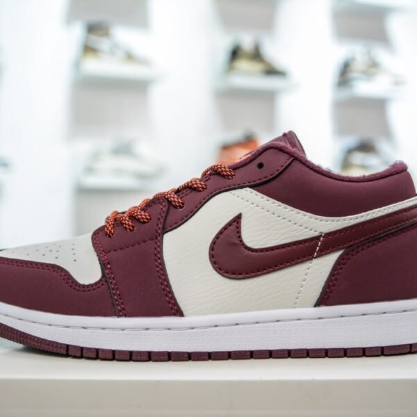 NK Air Jordan 1 Low Bordeaux/White - Sneakers