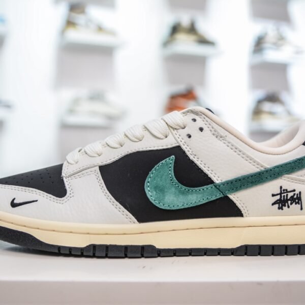 NK SB Dunk Low Stussy - Sneakers