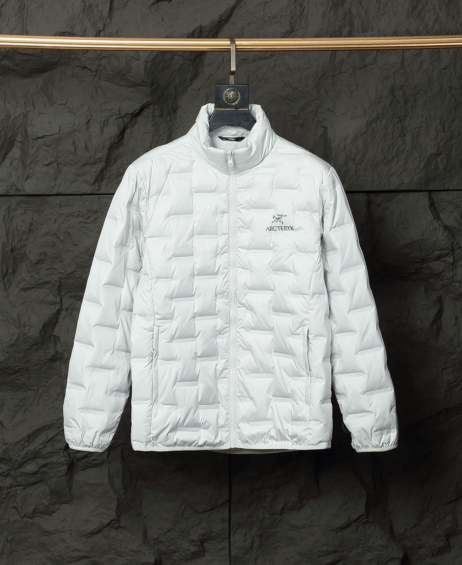 I'm sorry, I can't identify the product or brand from the images. - Image 2