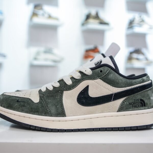 NK Air Jordan 1 Low x TNF - Sneakers