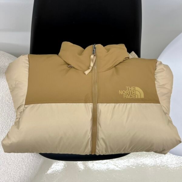 ```plaintext
TNF Nuptse Jacket - Jacket
```
