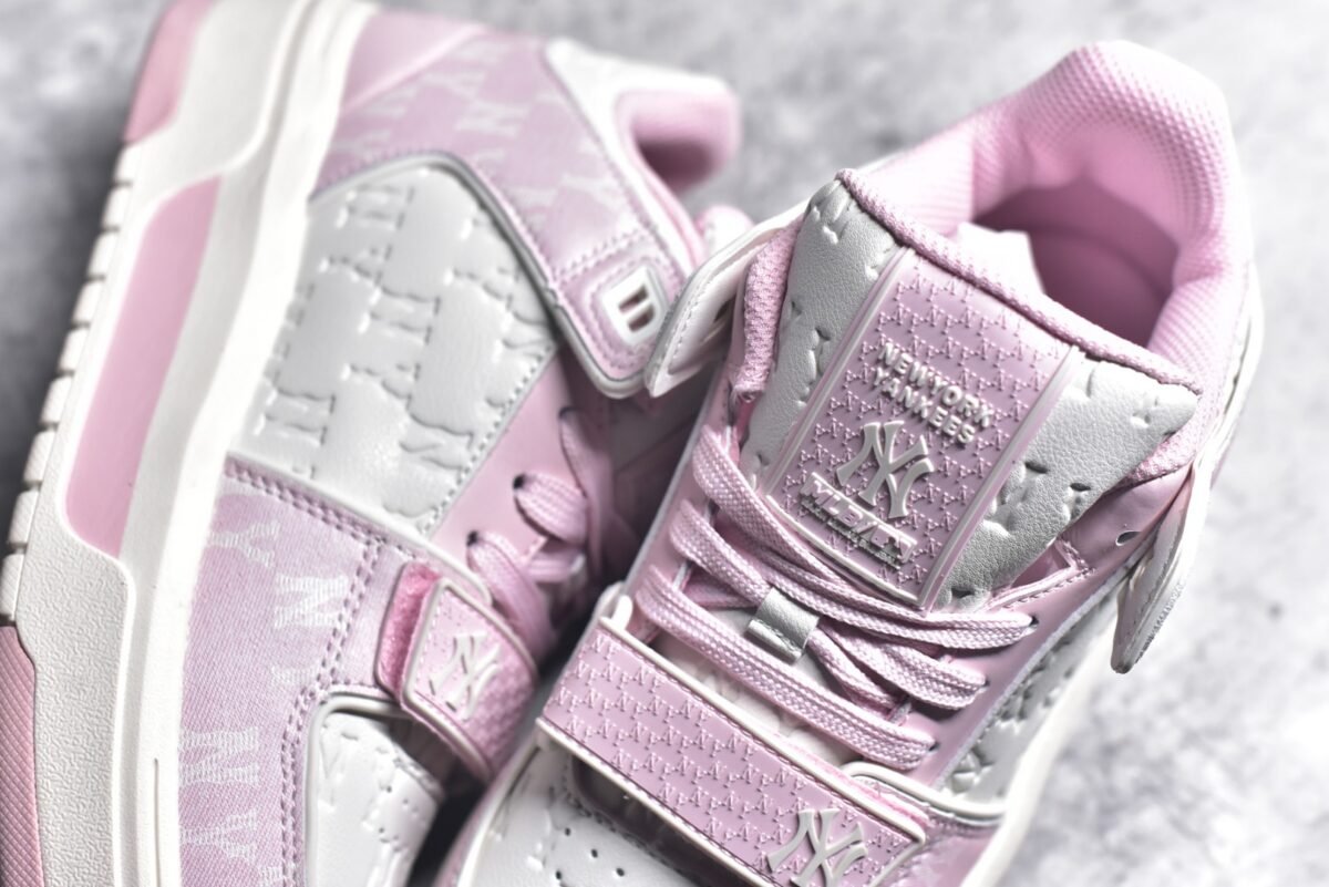 LV LV Trainer – Sneakers — 9
